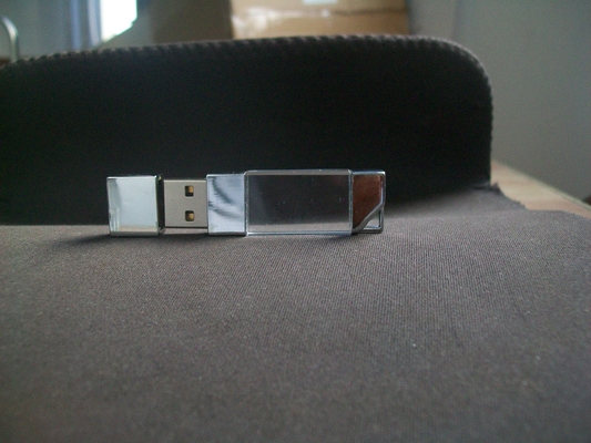 Dengan ring kristal usb 2.0 dan usb 3.0 led lampu bisa bersinar