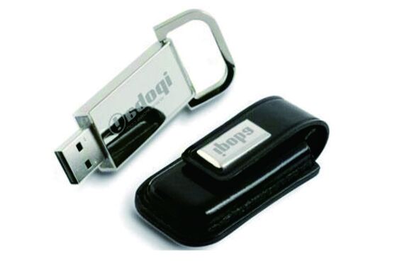 Flash drive usb Kulit OEM Solusi penyimpanan portabel tahan lama dan bergaya warna coklat, ideal untuk hadiah dan acara perusahaan