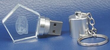 Berbentuk Botol Kristal Usb Flash Drive 3.0 Kecepatan Transfer Cepat Desain Tahan Lama Kristal Dapat Ukiran Logo