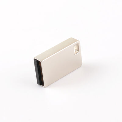 Sebuah Grade MINI Metal USB Flash Drive permukaan matte dan sudut lensa sudut lebar 120 derajat memastikan perlindungan data