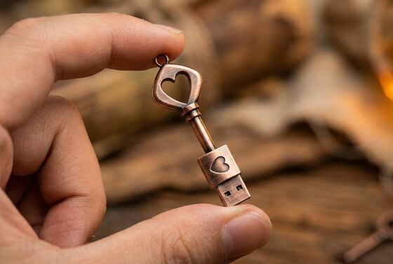 Gaya retro Key usb flash drive menawarkan Kecepatan 10MBs cocok untuk penyimpanan digital portabel dan manajemen data