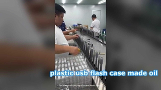 proses penyemprotan minyak pada casing plastik